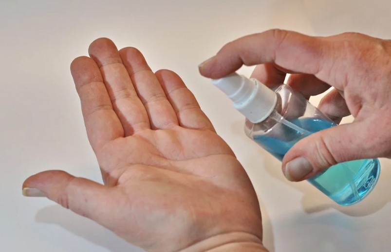 Доктор Комаровский рассказал об ошибках при использовании антисептика для рук