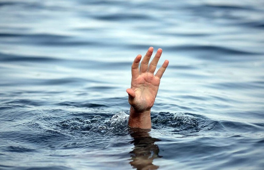 Житель Бреста на спор переплывал водоем и утонул
