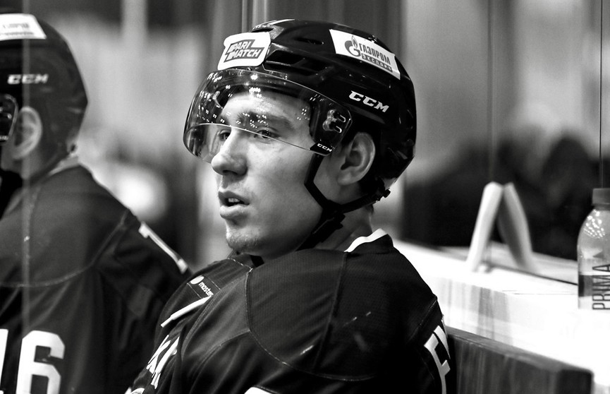 19-летний хоккеист Тимур Файзутдинов умер в реанимации после попадания шайбы в голову