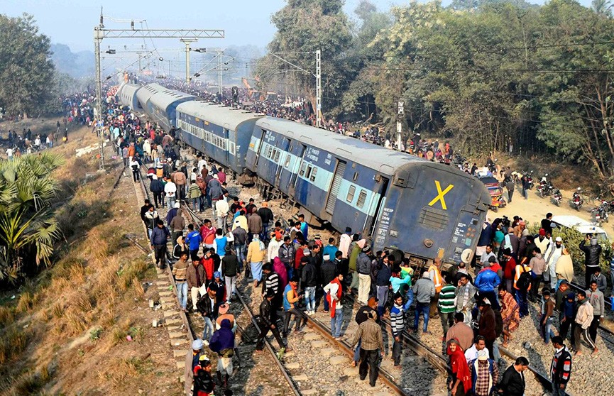 Железнодорожная катастрофа в Индии: восемь человек погибли