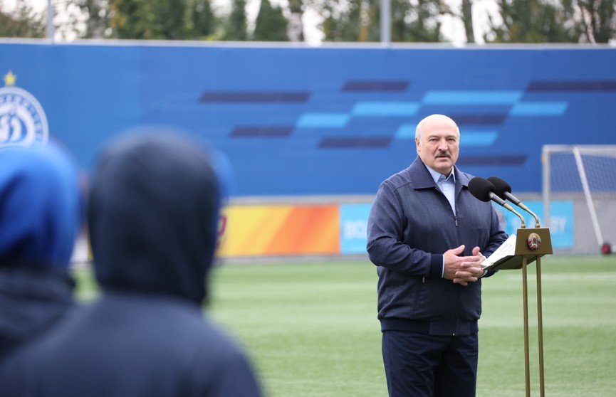 «Мужики, с футболом нужно что-то делать!»: что еще говорил Лукашенко на открытии «Динамо-Юни» за 8 млн долларов
