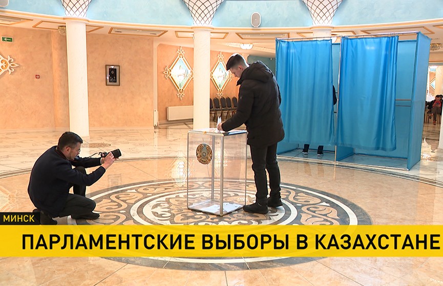 В Казахстане проходят досрочные парламентские выборы