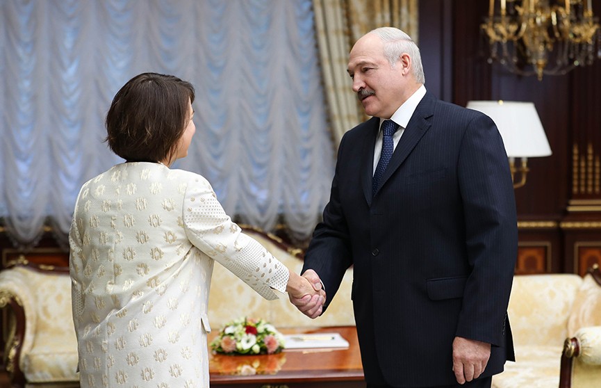 Лукашенко провёл рабочую встречу с послом Великобритании Фионной Гибб