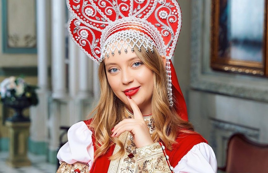 Многодетную маму из России признали самой красивой в мире