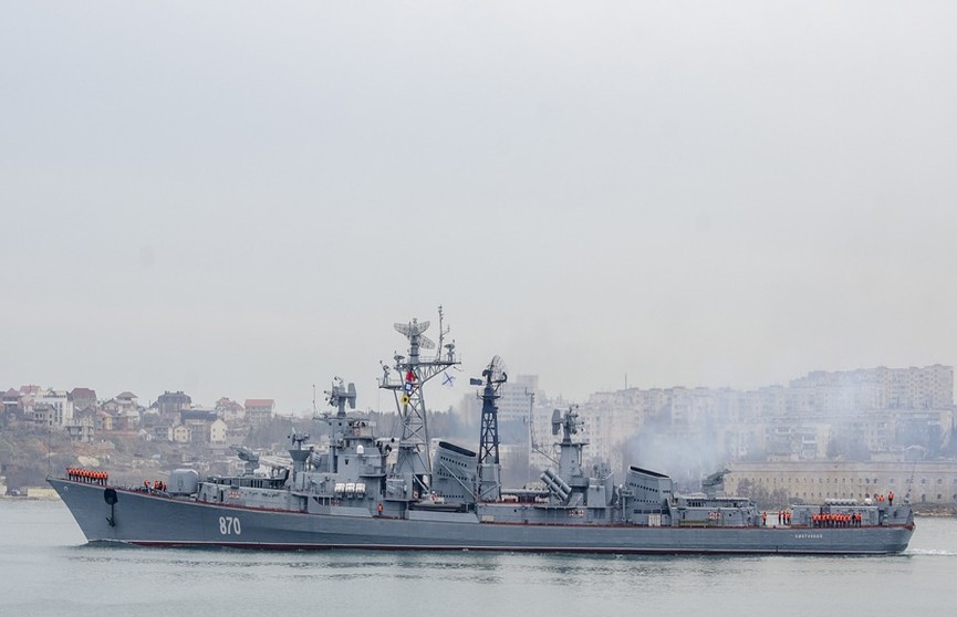Корабль-разведчик «Иван Хурс», атакованный украинскими катерами-беспилотниками, вернулся в Севастополь