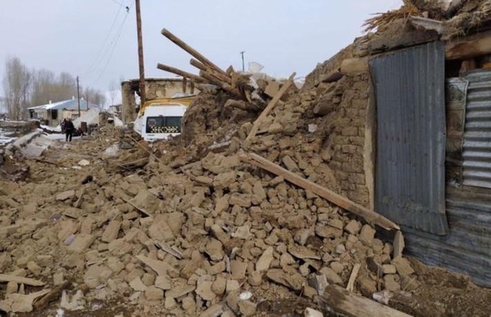 Землетрясение на границе Турции и Ирана унесло жизни семи человек