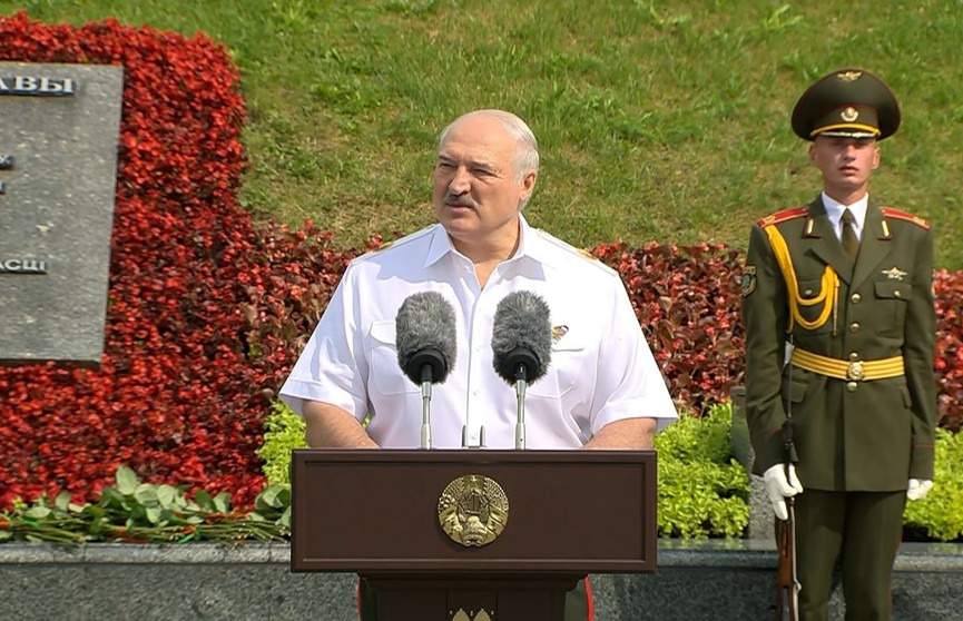 Лукашенко: Мы будем делать все, чтобы выстоять и победить, потому что память мы не предаем