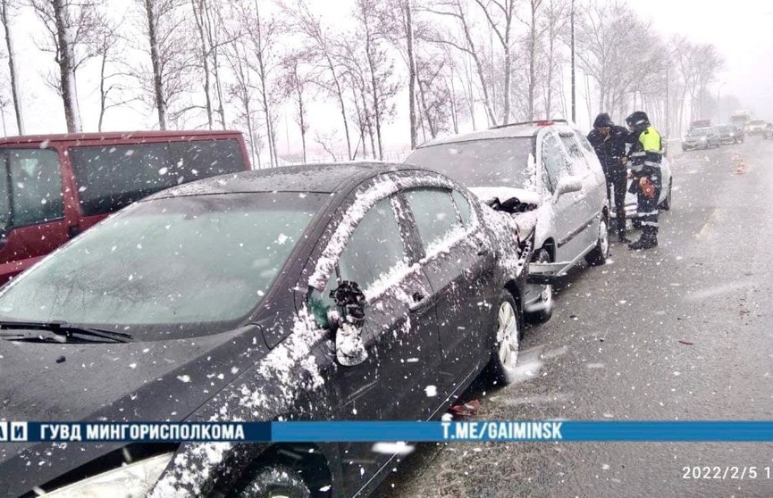 Авария с участием нескольких автомобилей произошла на МКАД