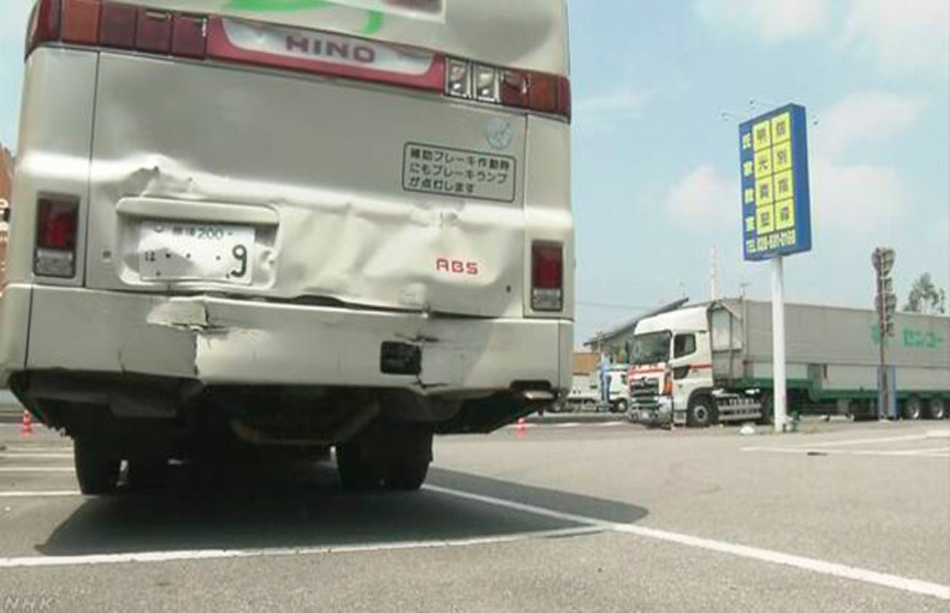 Автобус со школьниками попал в ДТП в Японии: 15 детей пострадали