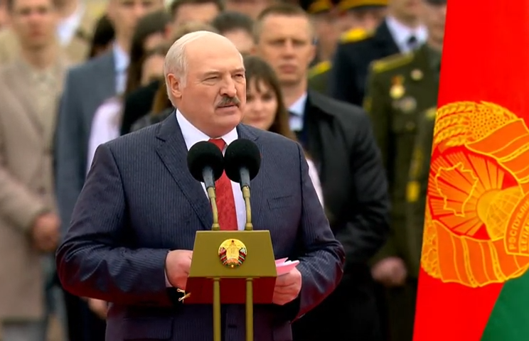 Лукашенко ответил на вопрос, почему не бчб-флаг и погоня
