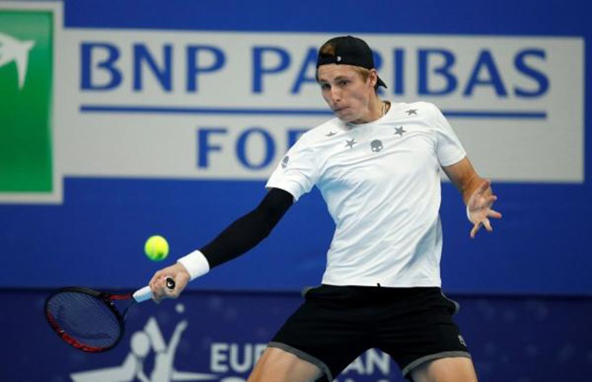 Теннис: Илья Ивашко стартовал с победы на турнире в Антверпене