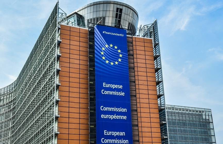 Еврокомиссия рекомендовала начать переговоры о вступлении в ЕС с Украиной и Молдовой