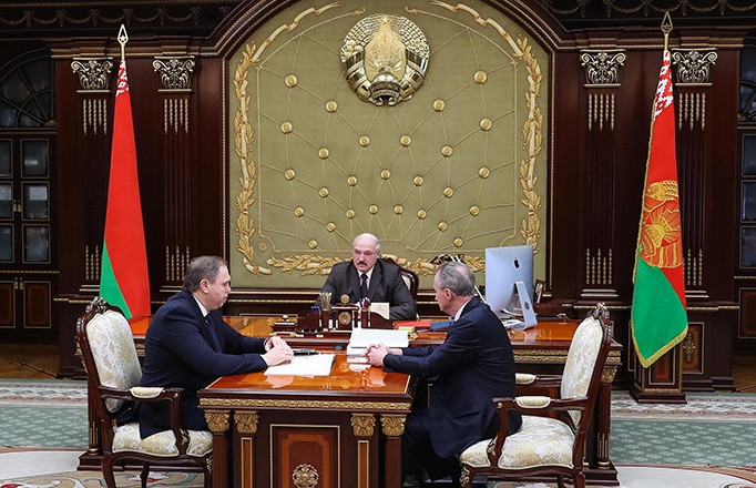 Лукашенко о лицензировании меддеятельности: Лишней зарегулированности быть не должно