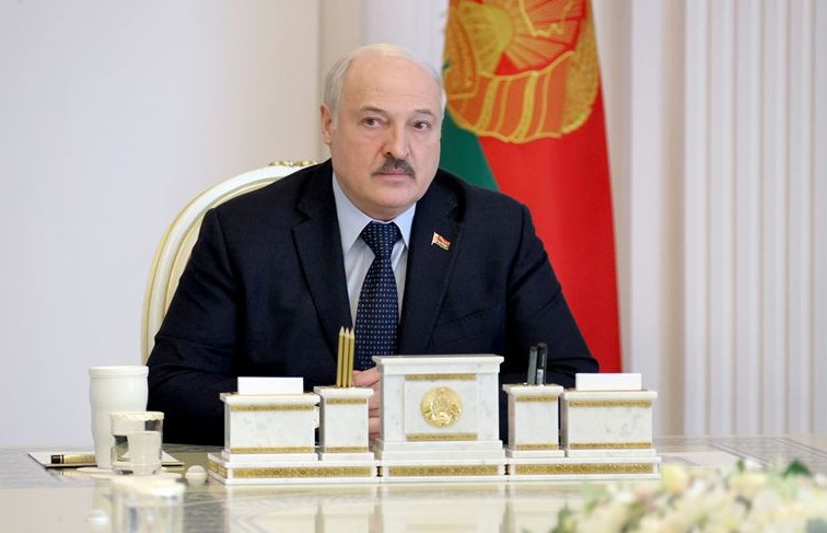 Лукашенко: Не понимаю, чего вы паритесь? Надо пропагандировать, но только не фейки и разную дребедень