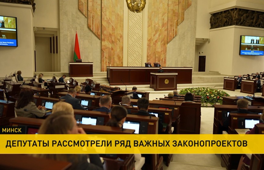 В Овальном зале парламента рассмотрели законопроект по вопросам деятельности Президента