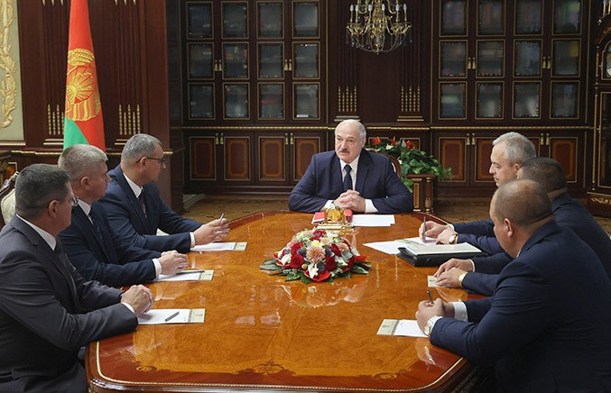 Лукашенко о ситуации в Беларуси: Говорить о том, что у нас большие проблемы и трудности, было бы просто смешно