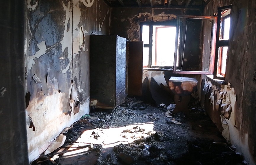 История счастливого спасения: мужчина продолжает жить в сгоревшей комнате