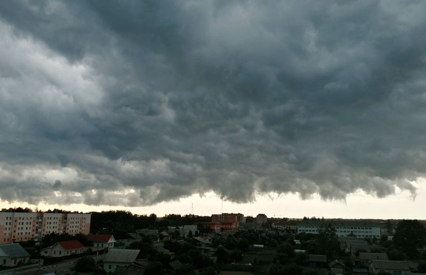 Завораживающими снимками неба делятся белорусские интернет-пользователи