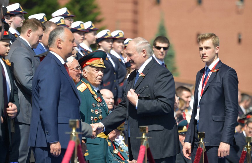 Александр Лукашенко в Москве принял участие в параде по случаю 75-летия Победы в Великой Отечественной войне