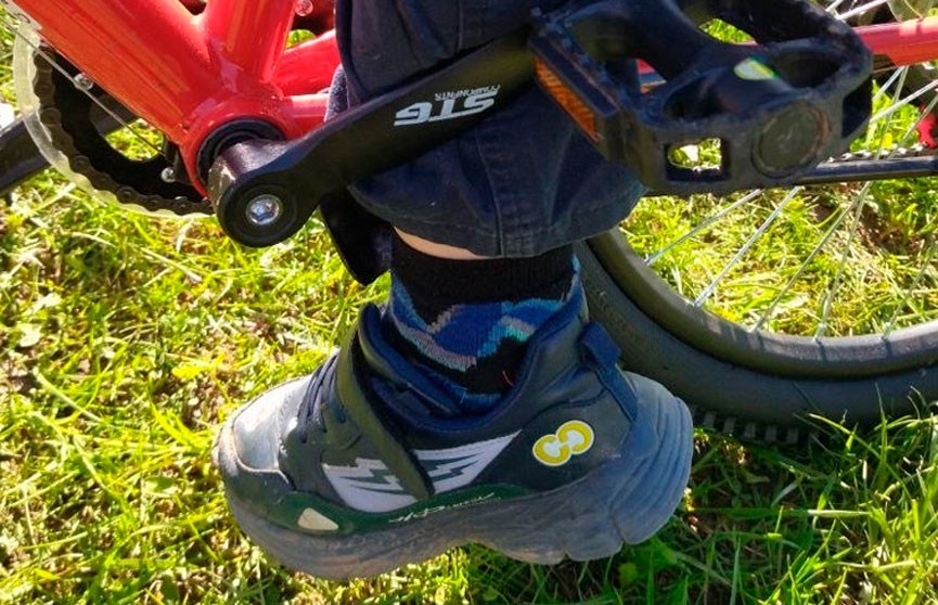 В Горках спасатели помогли ребенку, нога которого застряла в велосипедной раме