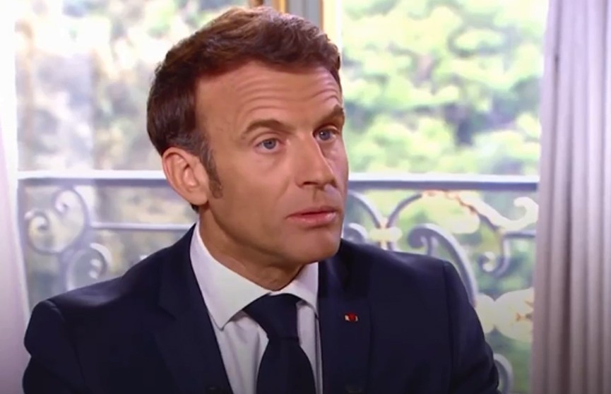 Макрон не принял отставку французского премьера Атталя