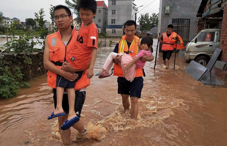 Масштабное наводнение в Китае: 700 тысяч человек в зоне риска