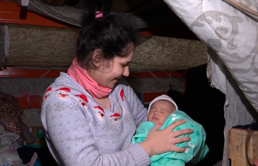 Беженки с новорожденными после месяца проживания в кризисной комнате вернулись в центр для мигрантов