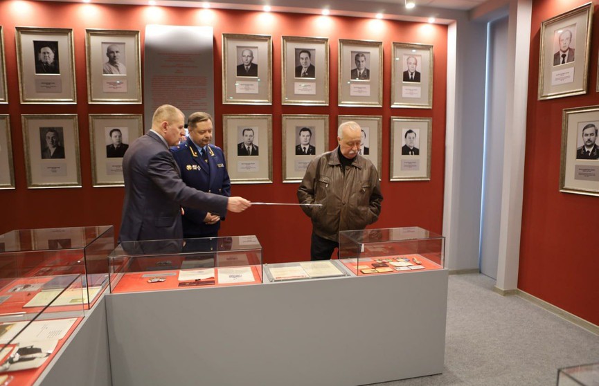 Леонид Якубович посетил музейные экспозиции Генпрокуратуры Беларуси