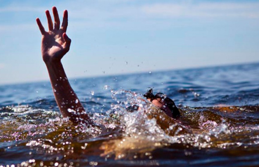 Молодой мужчина утонул на озере в Сенненском районе