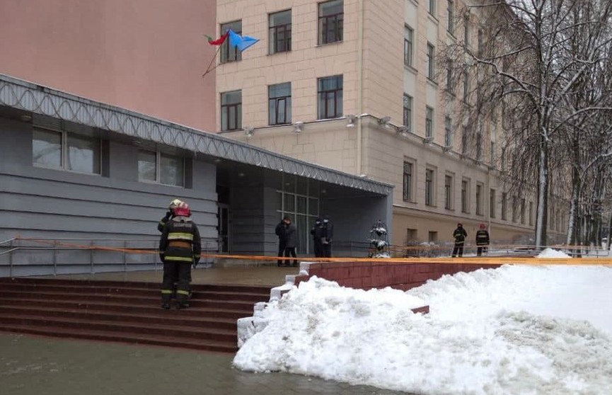 Специалисты проверяли сообщения о минировании двух университетов в Минске
