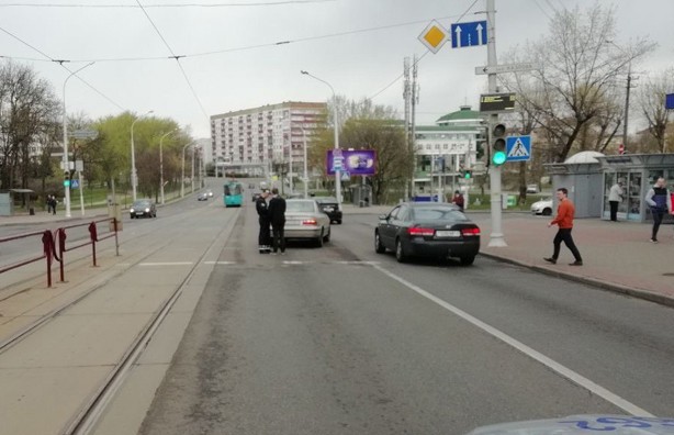 В Минске легковушка сбила школьника, выходившего из трамвая