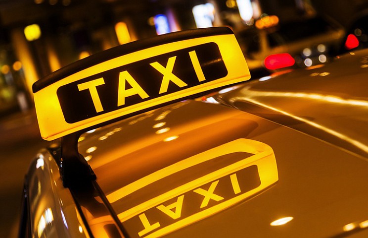 Суд обязал такси озвучивать заранее клиентам свои высокие тарифы на проезд