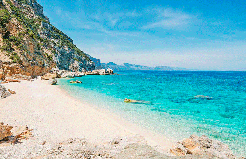 ​Штраф в 1000 евро придётся заплатить туристу, вывозившему песок в бутылке с острова Сардиния