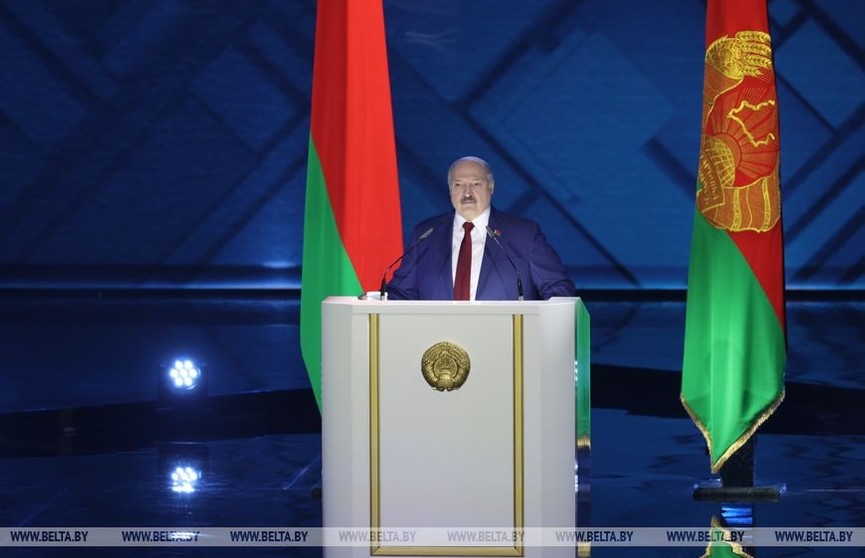 Лукашенко: Польша уже и на нас смотрит через прицел