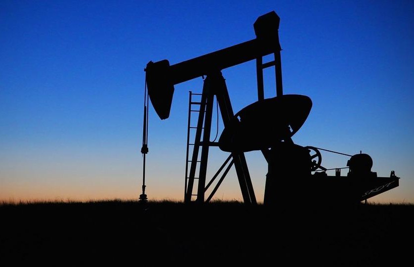 СМИ: цена на российскую нефть марки Urals упала ниже 45 долларов