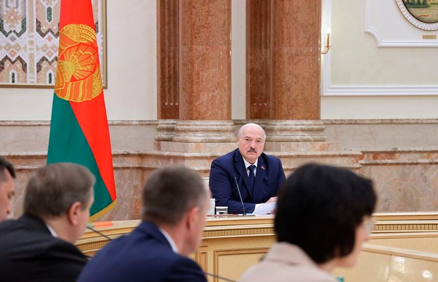 Лукашенко: я пользуюсь не одним источником информации