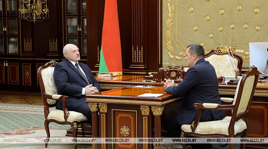 Лукашенко принял с докладом губернатора Витебской области