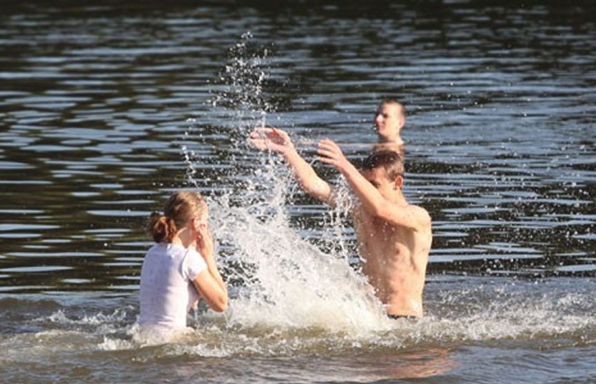 МЧС Беларуси напомнило важные правила в начале купального сезона