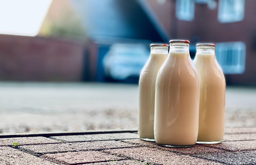 Действительно ли молоко пропало с прилавков магазинов или это очередной искусственный ажиотаж? Ситуацию прокомментировали в Минсельхозпроде