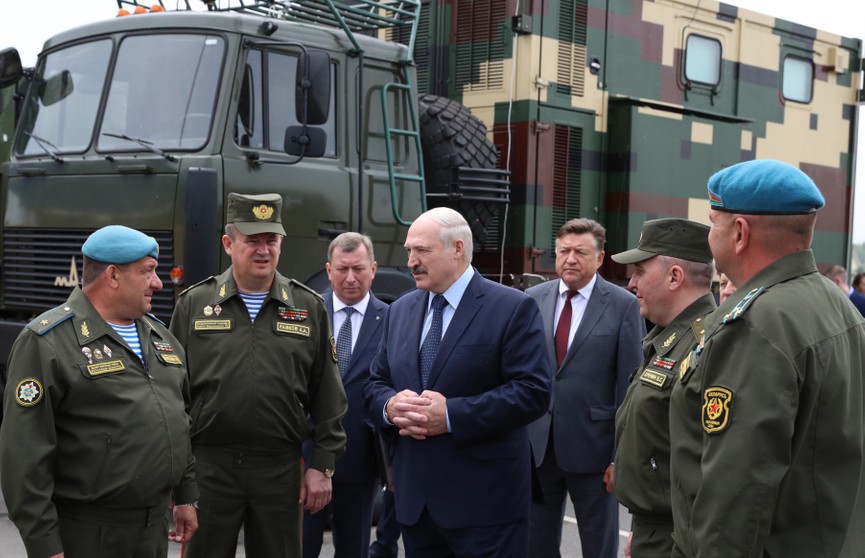 Лукашенко: В сложившейся обстановке задача армии и сил специальных операций – защита Отечества, поддержание стабильности и согласия в обществе