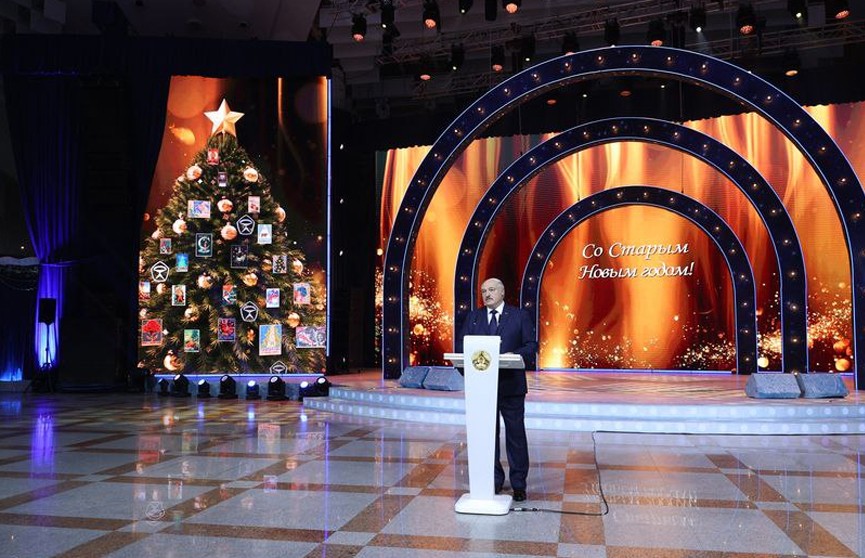 А. Лукашенко наградил работников СМИ и учреждений здравоохранения. В числе награжденных – сотрудники ОНТ