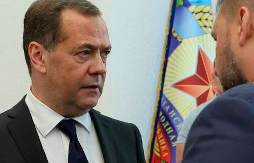 Медведев: мир подошел к третьей мировой войне