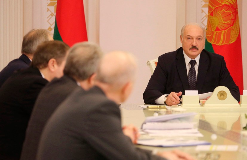 «Они должны быть дома, в безопасности»: Лукашенко призвал помочь вернуться домой людям, которые застряли в других странах из-за коронавируса