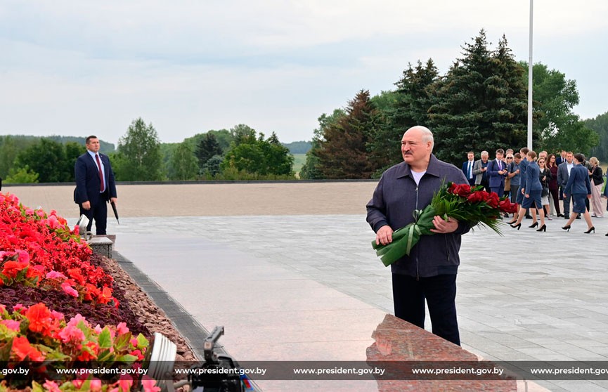 Александр Лукашенко посетил Курган Славы