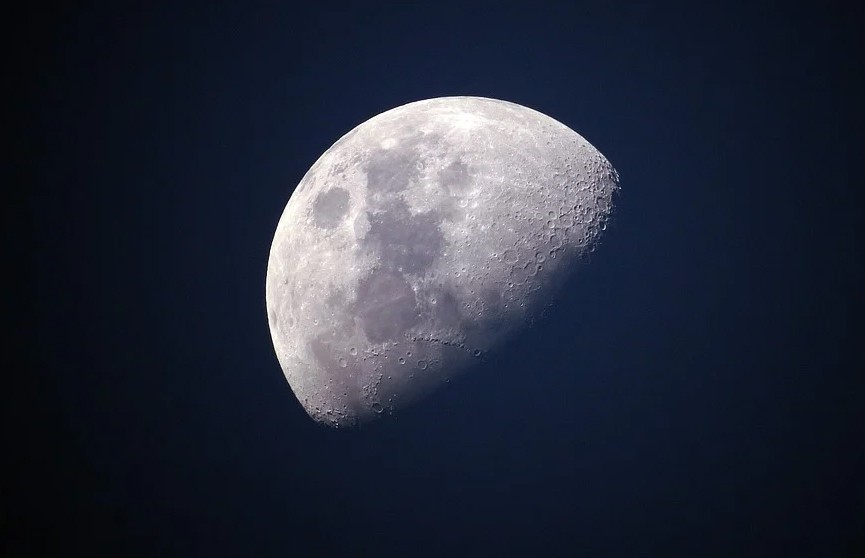 Сенат США постановил найти конкурента Илону Маску для посадки на Луну