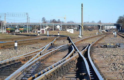 Мужчина положил голову на рельсы и попытался покончить жизнь самоубийством на железнодорожной станции в Орше
