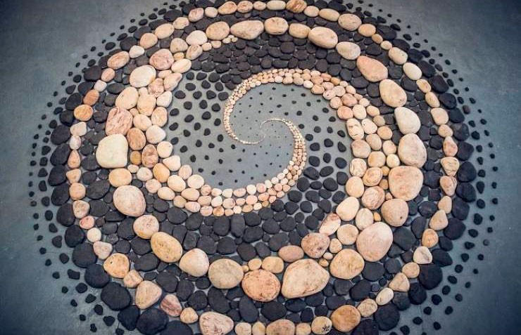 Необыкновенные композиции из камней создает художник из Уэльса (ФОТО)