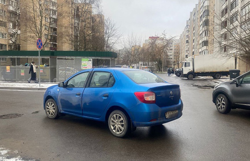 В Минске несовершеннолетняя попала под колеса легковушки прямо во дворе дома