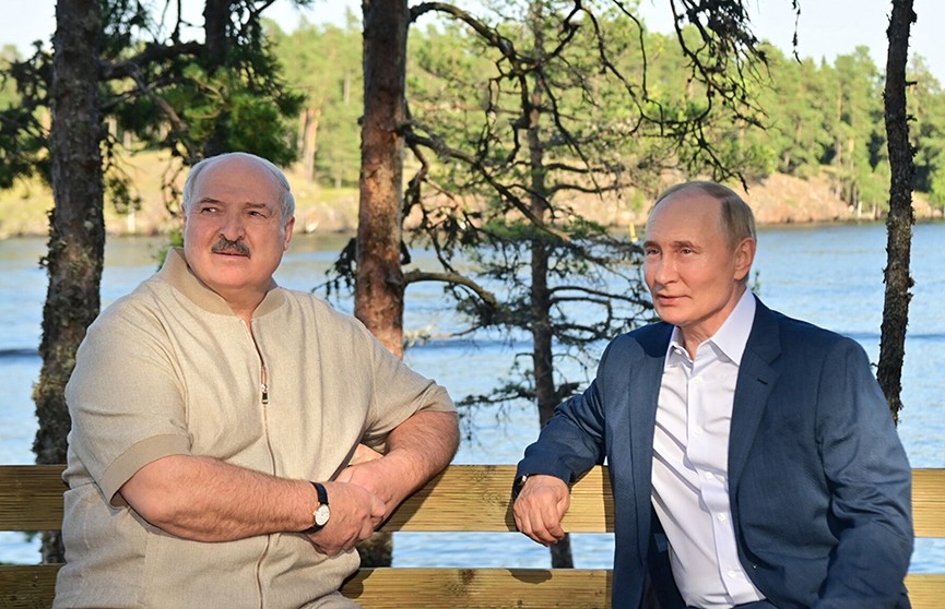 Александр Лукашенко и Владимир Путин продолжают неформальное общение на острове Валаам