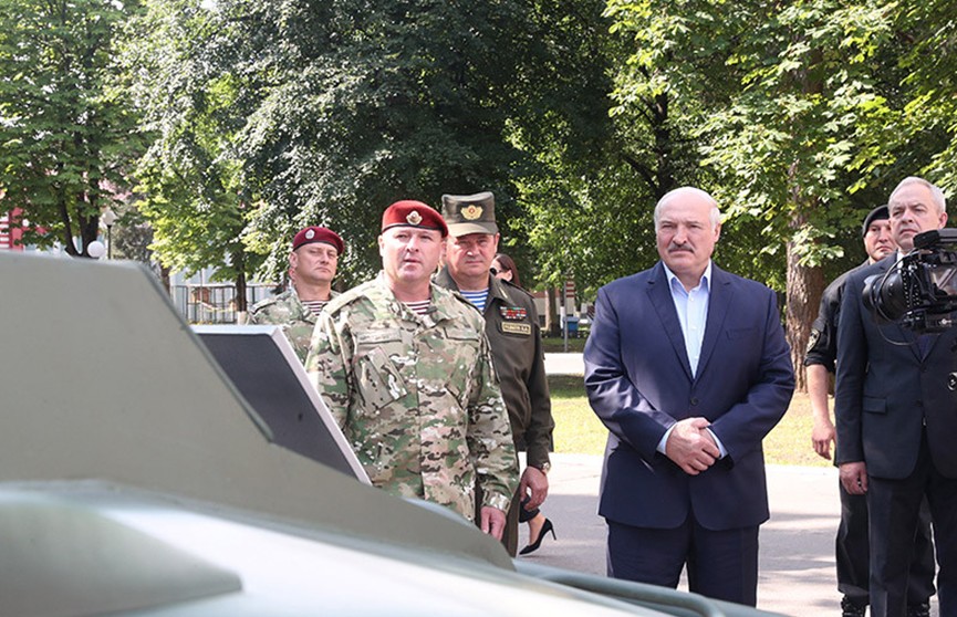 Президент посетил бригаду спецназа внутренних войск в Уручье